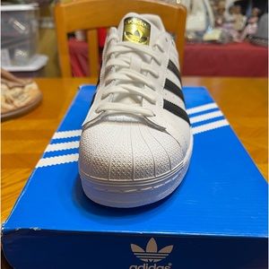 NWOT Men Hard Shell Adidas Sneaker Size 8